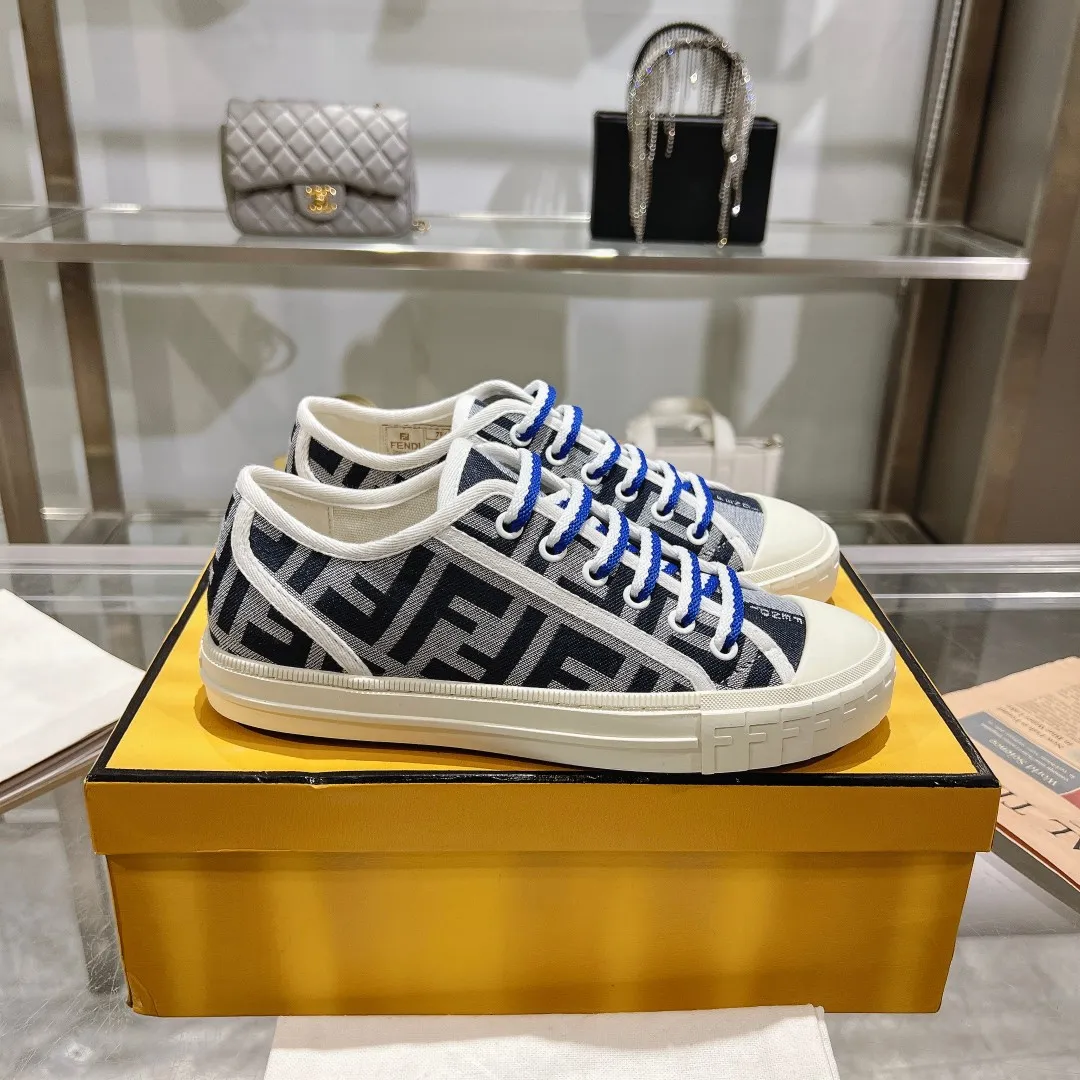 Couple style 💰460❤️Fendi Fendi's latest couple canvas shoes ❑ Fabric: Original customized imported jacquard canvas material ❑ Inner lining: Imported canvas material ❑ Sole: Original molded non-slip TPU outsole ❑ Bottom thickness: 2.5cm ❑ Size: Women's 35-40/Men's 39-45